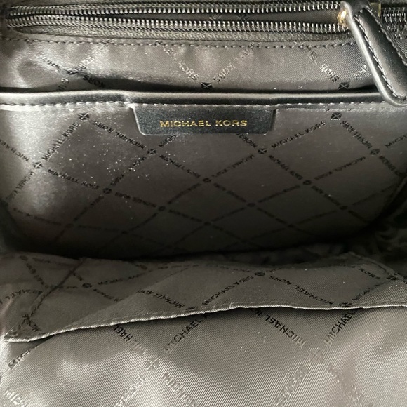 MICHEAL KORS BLACK AND GOLD MEDIUM KENLY BACKPACK - Picture 7 of 9